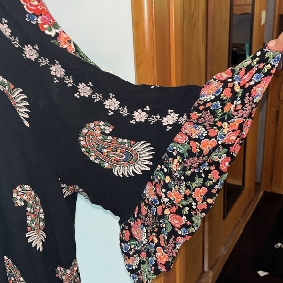 bila Womens Peasant Top XL Black Paisley Print 3/4 Length Flutter Sleeves Rayon - Picture 2 of 6